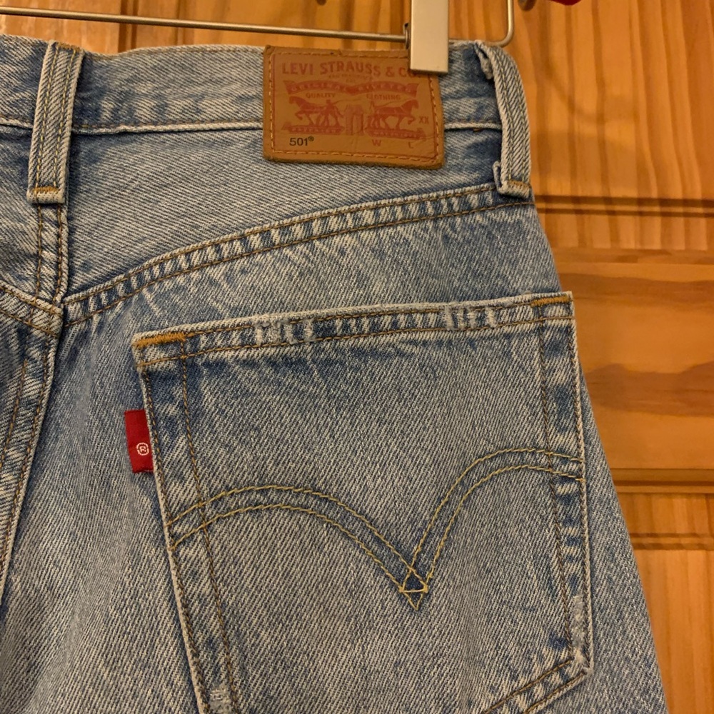 LEVI straight leg W24 L28